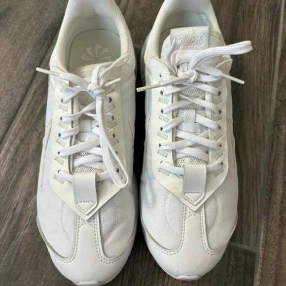 Nike Women's Air Max Pre-Day, Color White, Size 10.5 - Picture 4 of 4